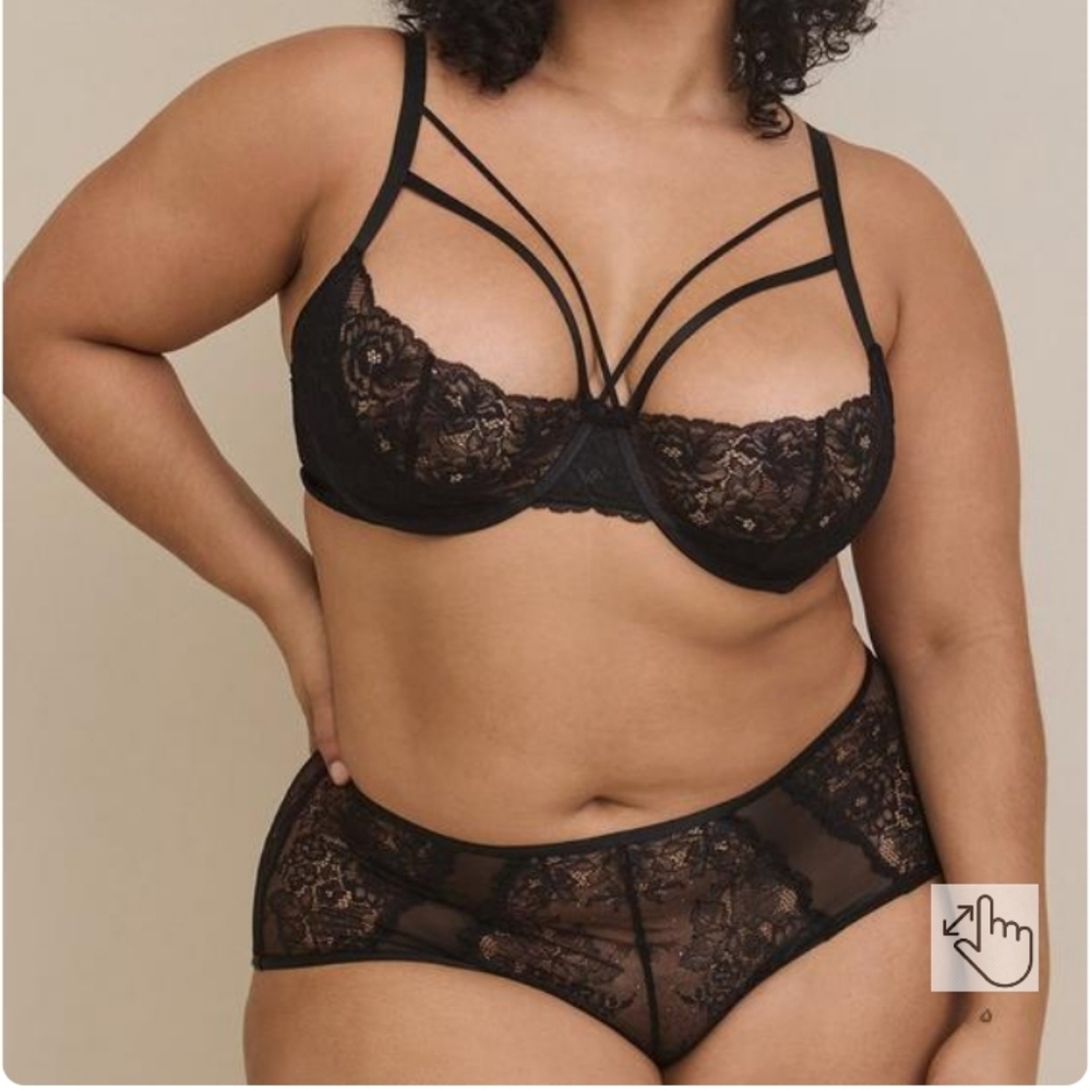 Lightly line strappy lace bra